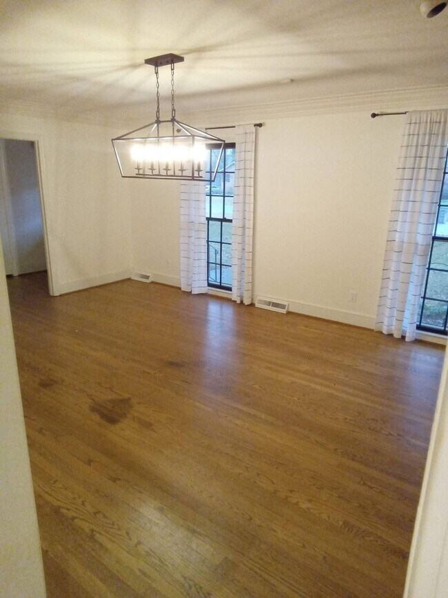 Building Photo - Beautiful Ranch Home in South Park!