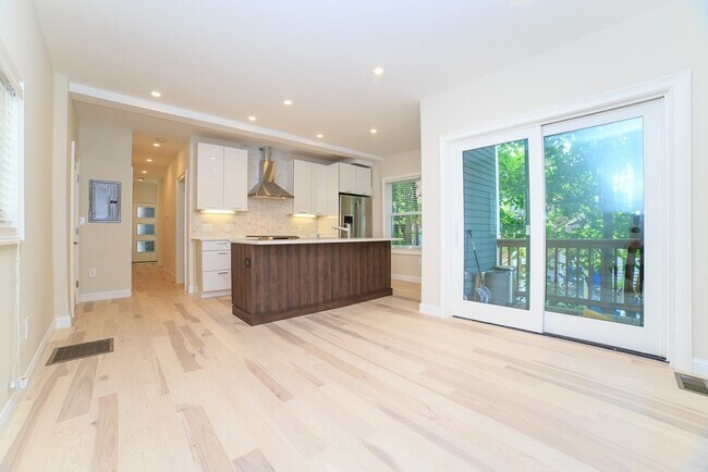 Building Photo - 189 I St