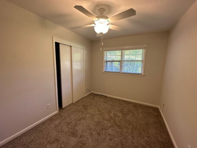 Building Photo - 3906 Dalraida Pl