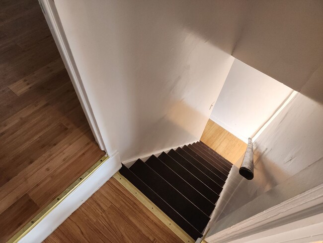 Building Photo - 221 N Scott St