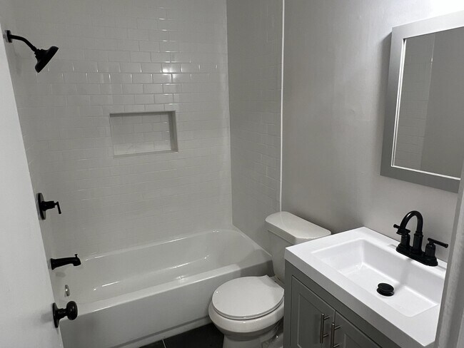 Building Photo - Newly renovated 3bed 1bath for rent!