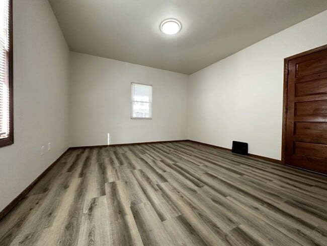 Building Photo - 808 Cherry St