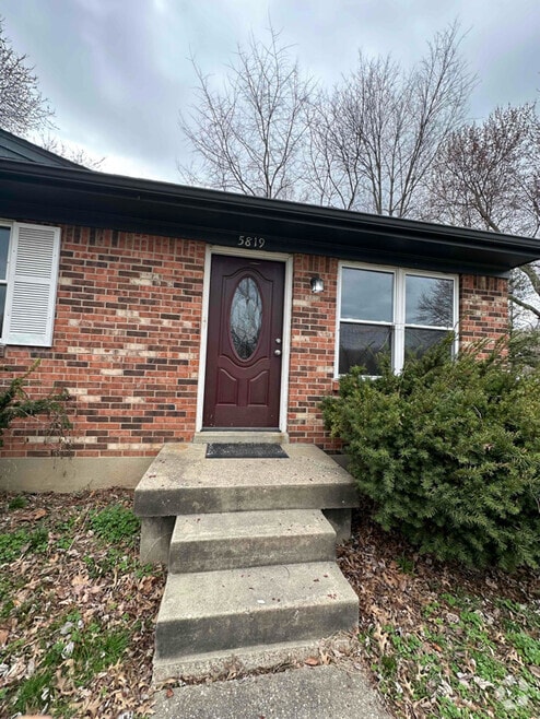 Building Photo - 5819 Medtree Pl