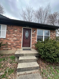 Building Photo - 5819 Medtree Pl
