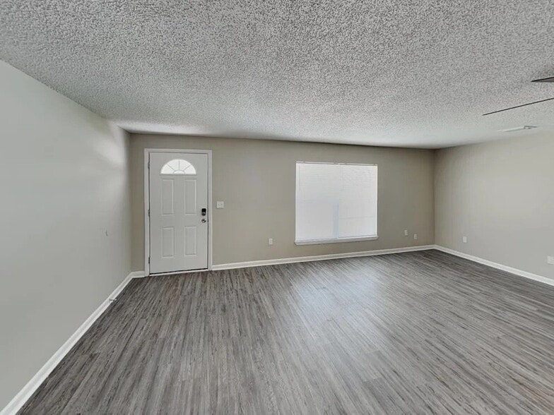 Building Photo - 6947 Magdelena Dr
