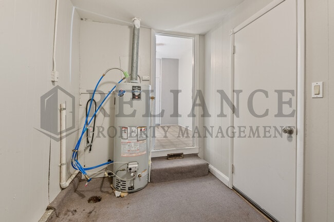 Building Photo - 2514 S Mead St