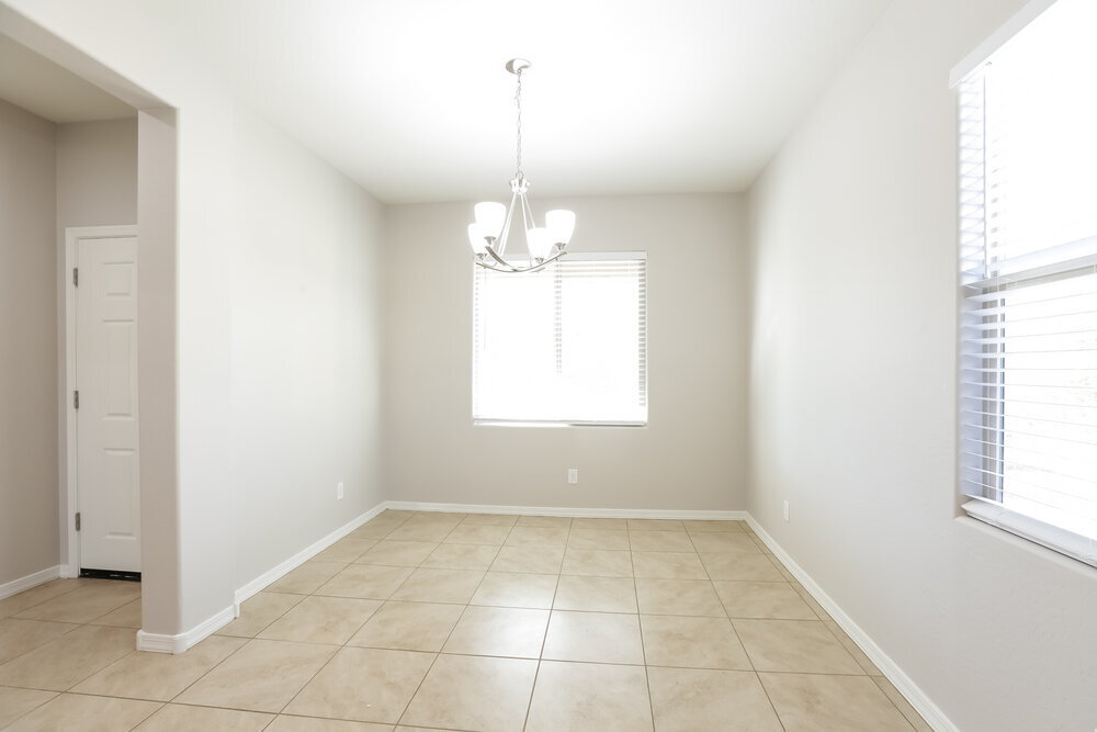 Building Photo - 24656 W Mobile Ln