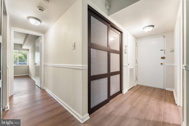 Building Photo - 1413 Northgate Square