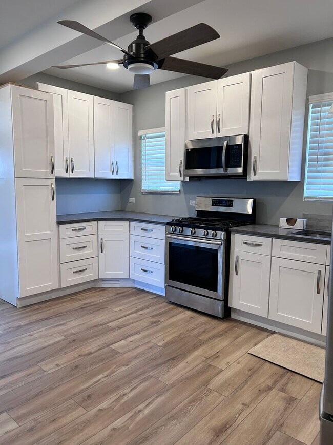 Building Photo - Beautiful 3-Bedroom / 2-Bathroom home available in Aurora