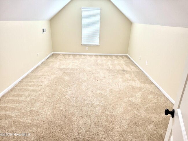 Building Photo - 3661 Thornbrook Dr