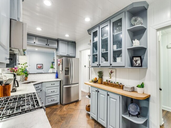 Building Photo - 3417 Stadium Dr