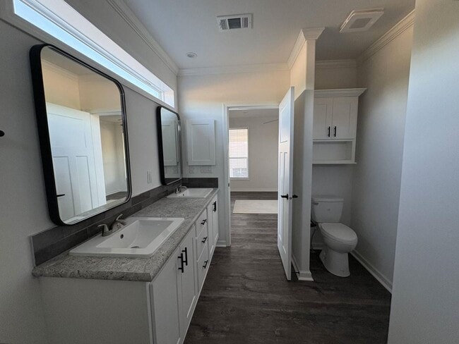 Building Photo - 1002 Morgan Jones Dr