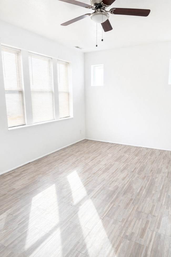 Building Photo - 3927 N Taylor Ave