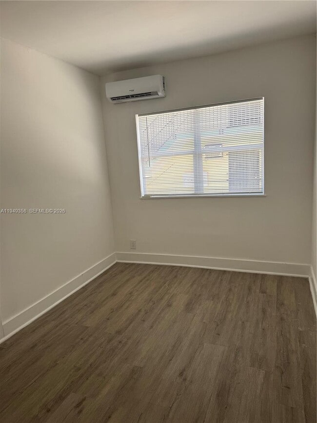 Building Photo - 1552 SW 2nd St