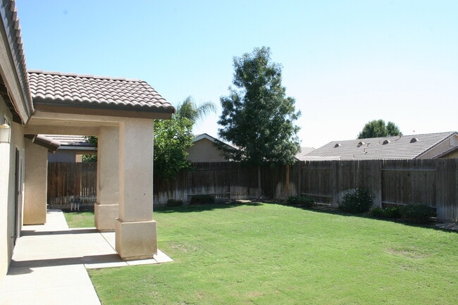 Building Photo - 9313 Tahiti Ave