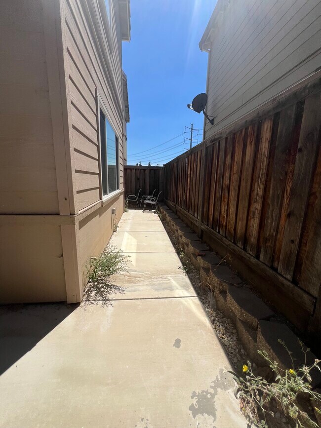 Building Photo - 1088 Gridley Dr