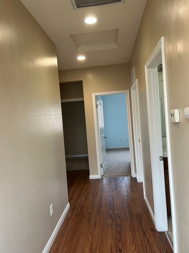 Building Photo - Spacious home in University Park