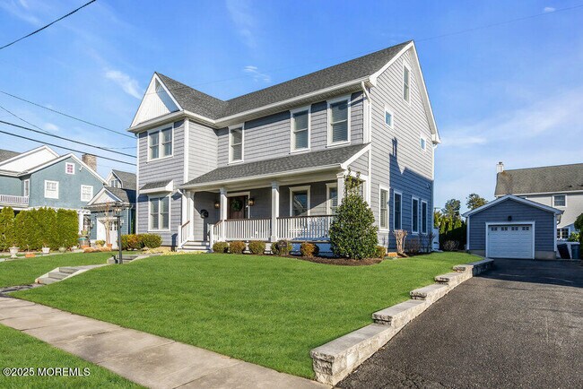 Building Photo - 102 4th Ave