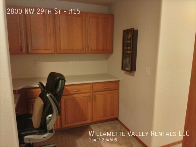 Building Photo - Furnished townhouse in NW Corvallis