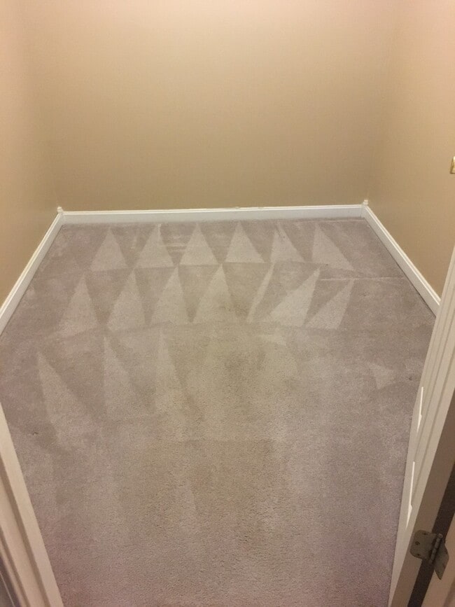 Building Photo - **New Paint**   **New Carpet**  Ready for YOU!!