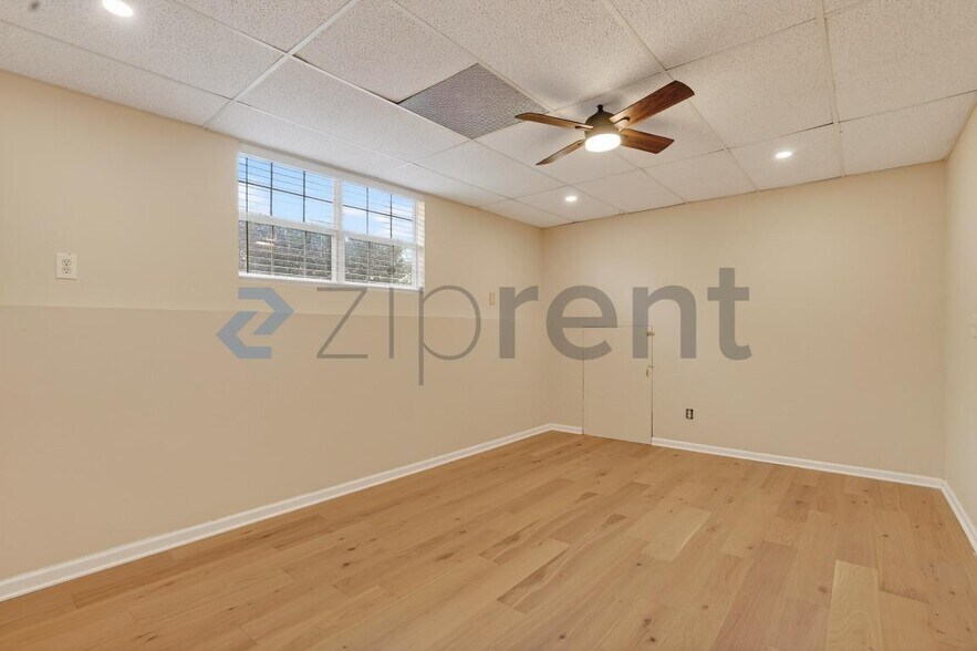 Building Photo - Unit 1