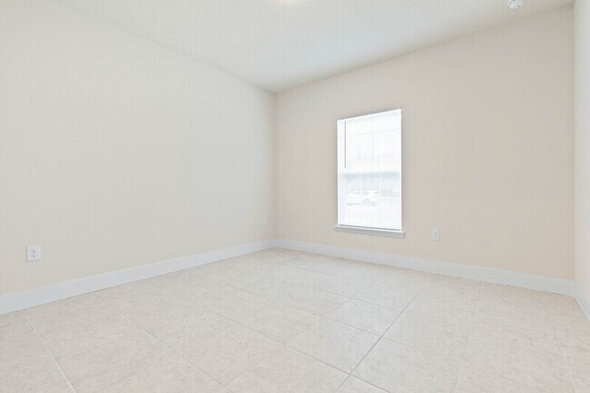 Building Photo - 11 Portia Ln