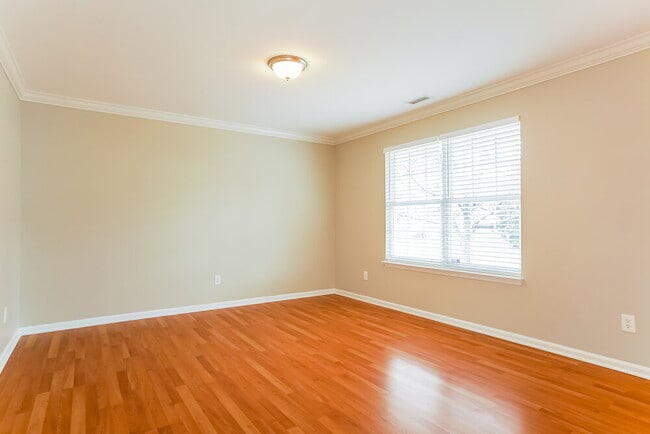 Building Photo - 4104 Taylor Oaks Dr