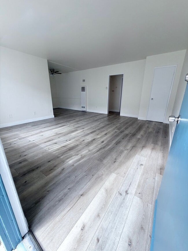 Interior Photo - 2110 W El Segundo Blvd.