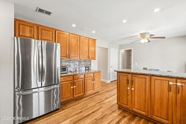 Building Photo - 7 Linden Ave