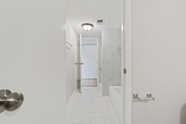 Building Photo - 1808 Fayette Walk