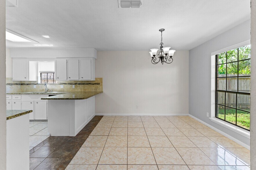 Building Photo - 7018 Taos Dr