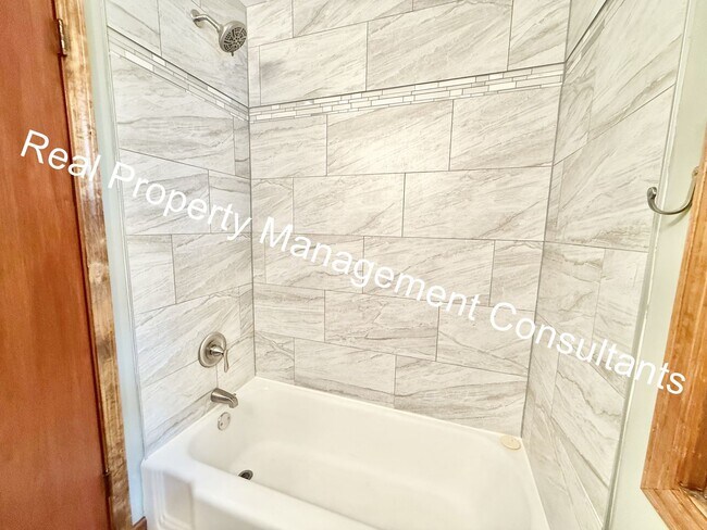 Building Photo - $1000 Rent credit on 4 bed & 2.5 bath Home