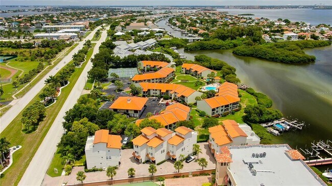 Building Photo - 1575 Pinellas Bayway S