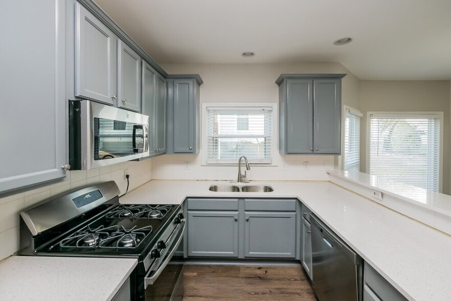 Building Photo - 79 High Point N