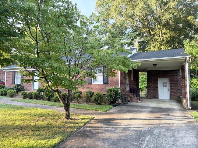 Building Photo - 509 Barringer St