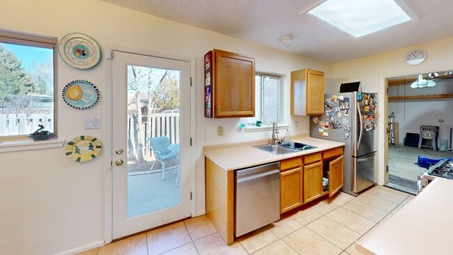 Building Photo - Gardeners dream