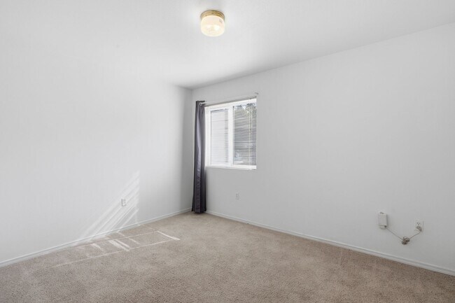 Building Photo - 857 N Garfield St
