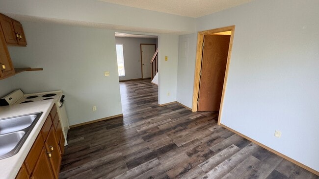 Building Photo - 4187 Sunset Dr