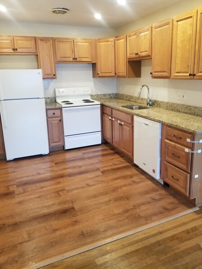 Building Photo - 1033 Massachusetts Ave