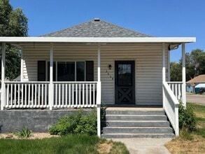 Building Photo - 303 3rd St