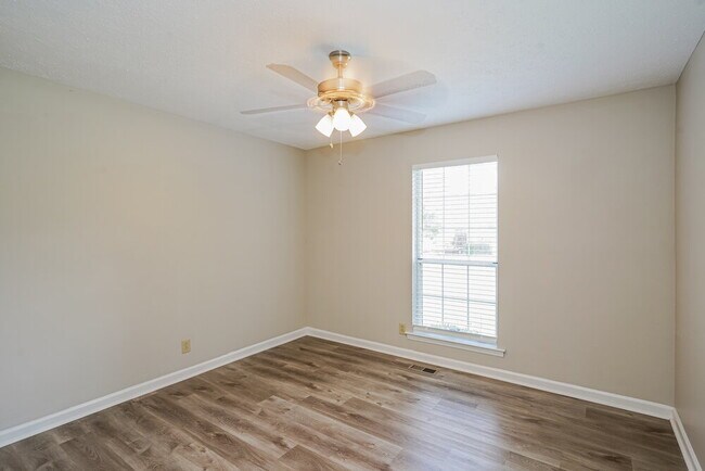 Building Photo - 1005 Waters Edge Cir