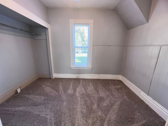 Building Photo - Cute 3 Bedroom home close to medical mile