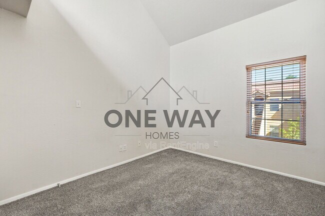 Building Photo - 1126 W Elliot Rd