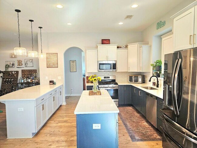 Building Photo - Beautiful 4-bedroom, 2.5- bath home with bonus room, Hedgefield subdivision Prattville, AL.