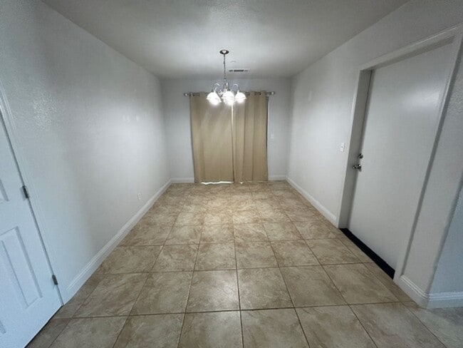 Building Photo - Newly Remodeled