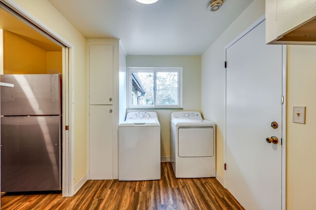 Building Photo - Newly remodeled Rambler Bainbridge Island