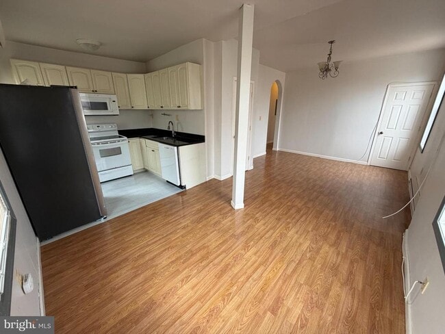 Building Photo - 600 Keefer Pl NW