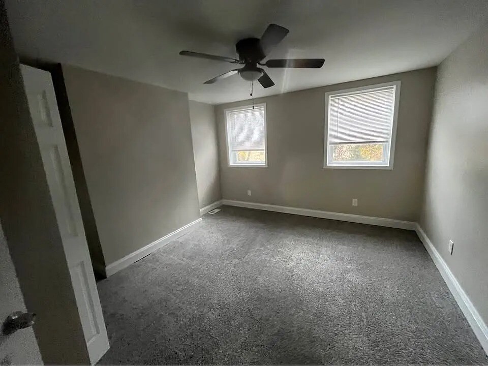 Building Photo - 345 Font Hill Ave