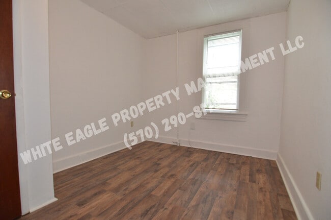 Building Photo - 208 Olyphant Ct