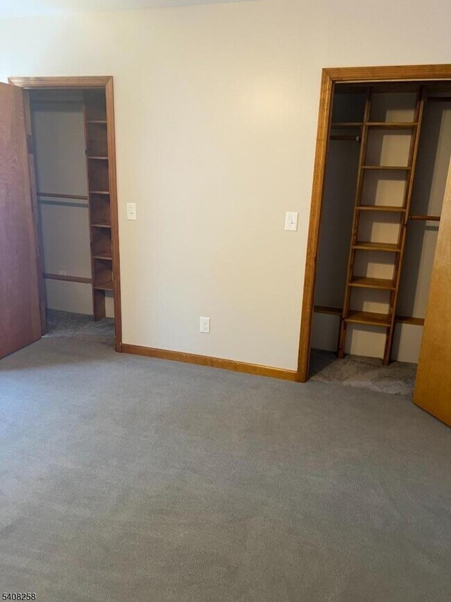 Building Photo - 192 Market St